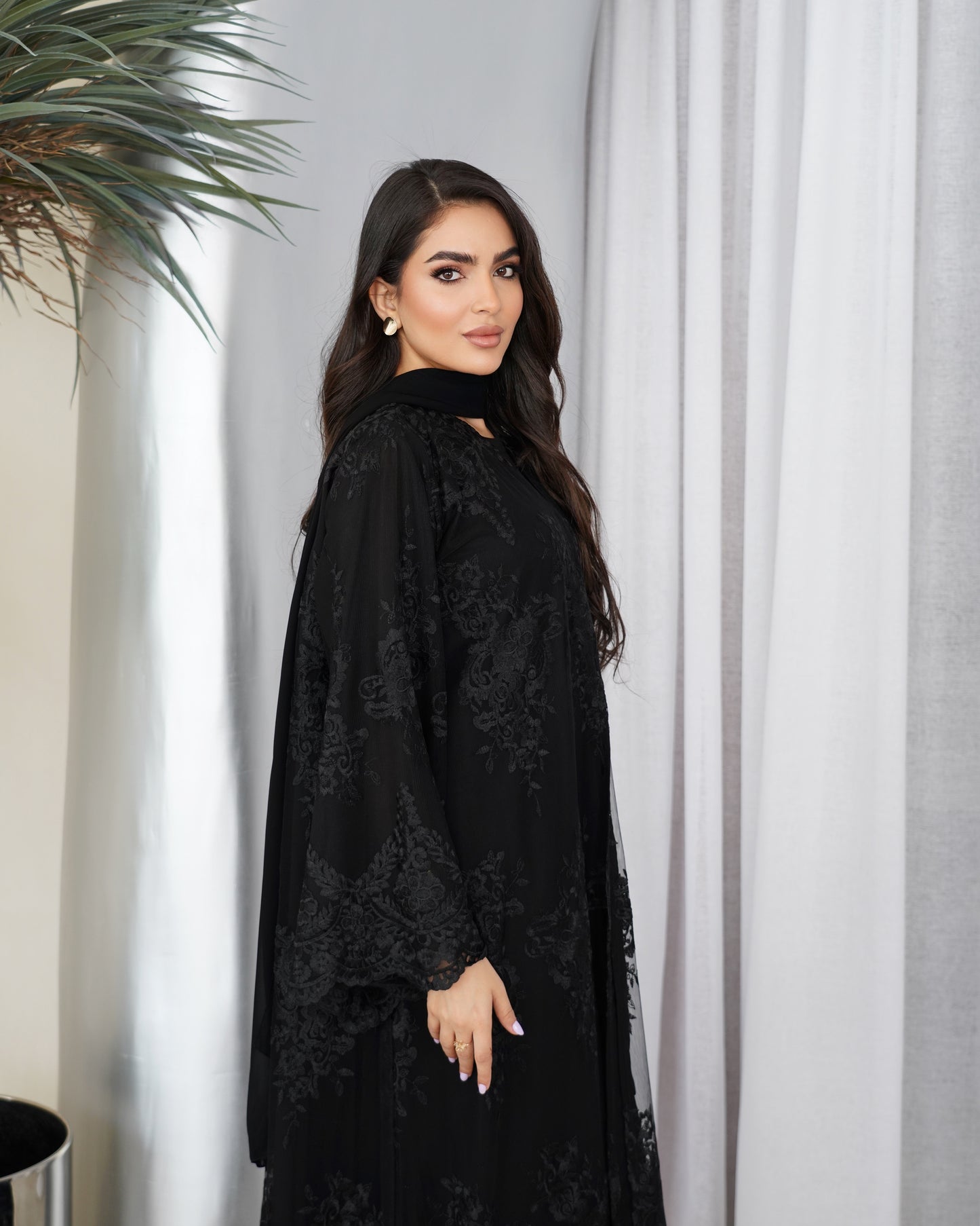 the signature black abaya