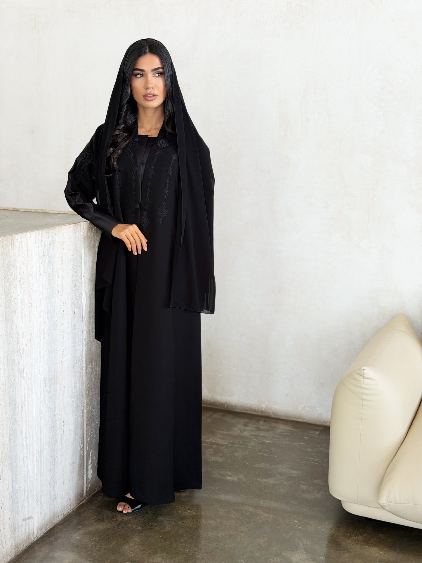 noir heritage embroidered abaya