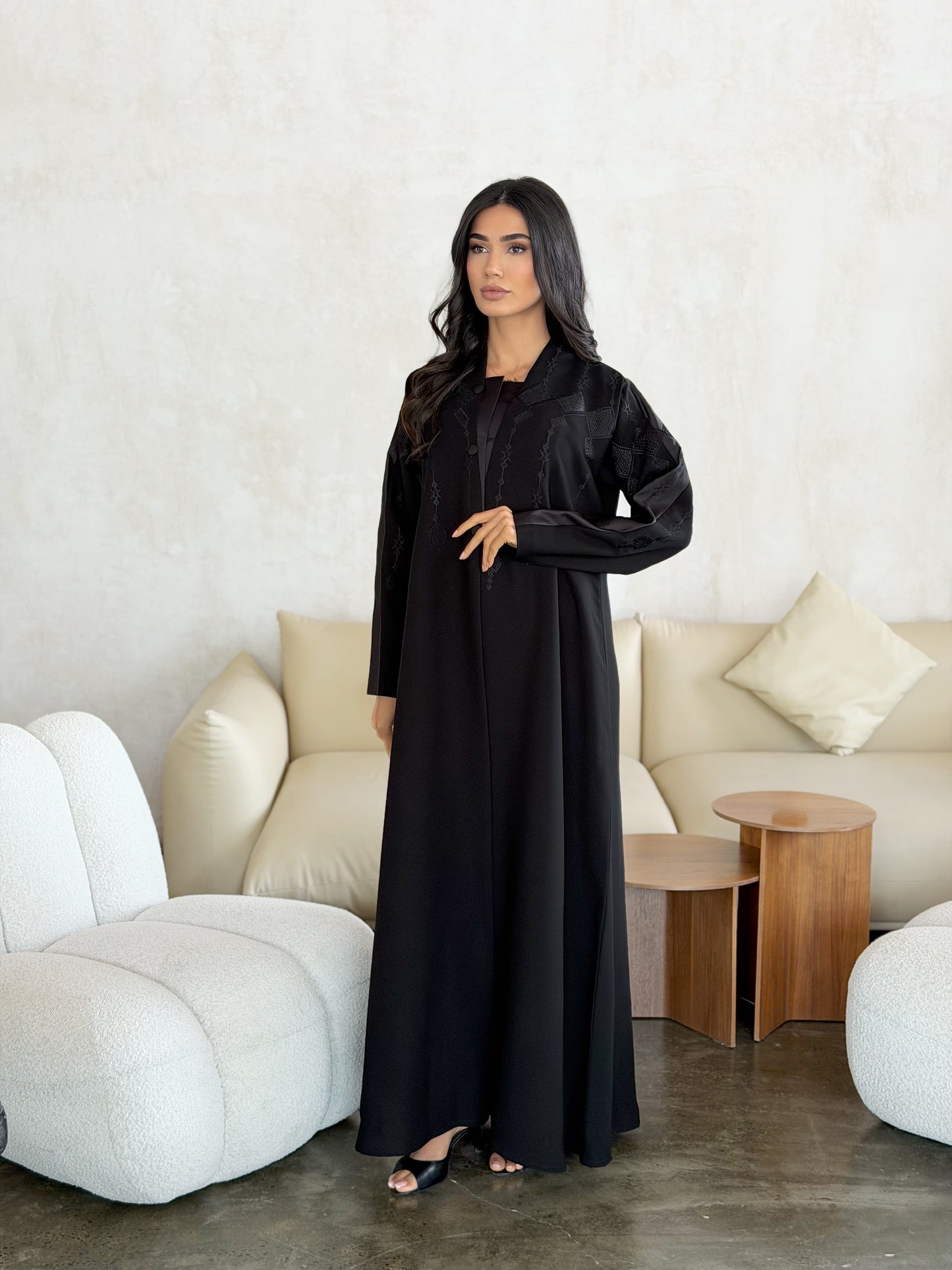 noir heritage embroidered abaya
