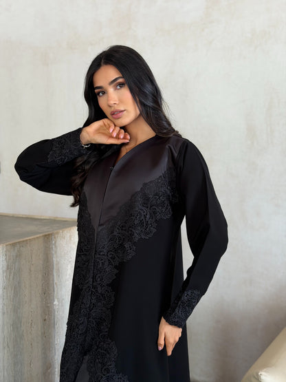 Noir Royale V-Lace Abaya